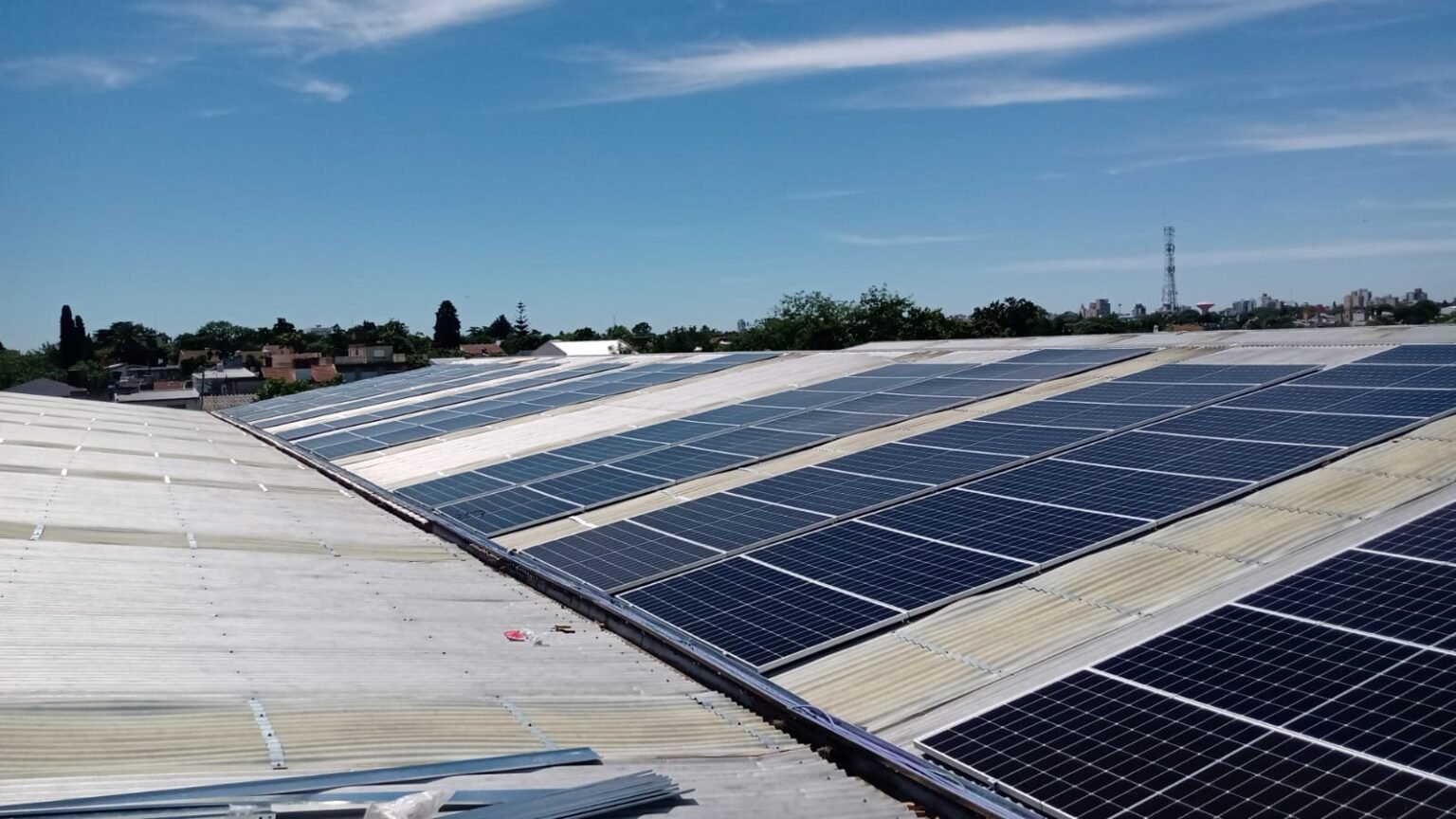 instalación de un Sistema On Grid de 63.8 kVA para la empresa HI DECO S.A. en Villa Ballester, Buenos Aires