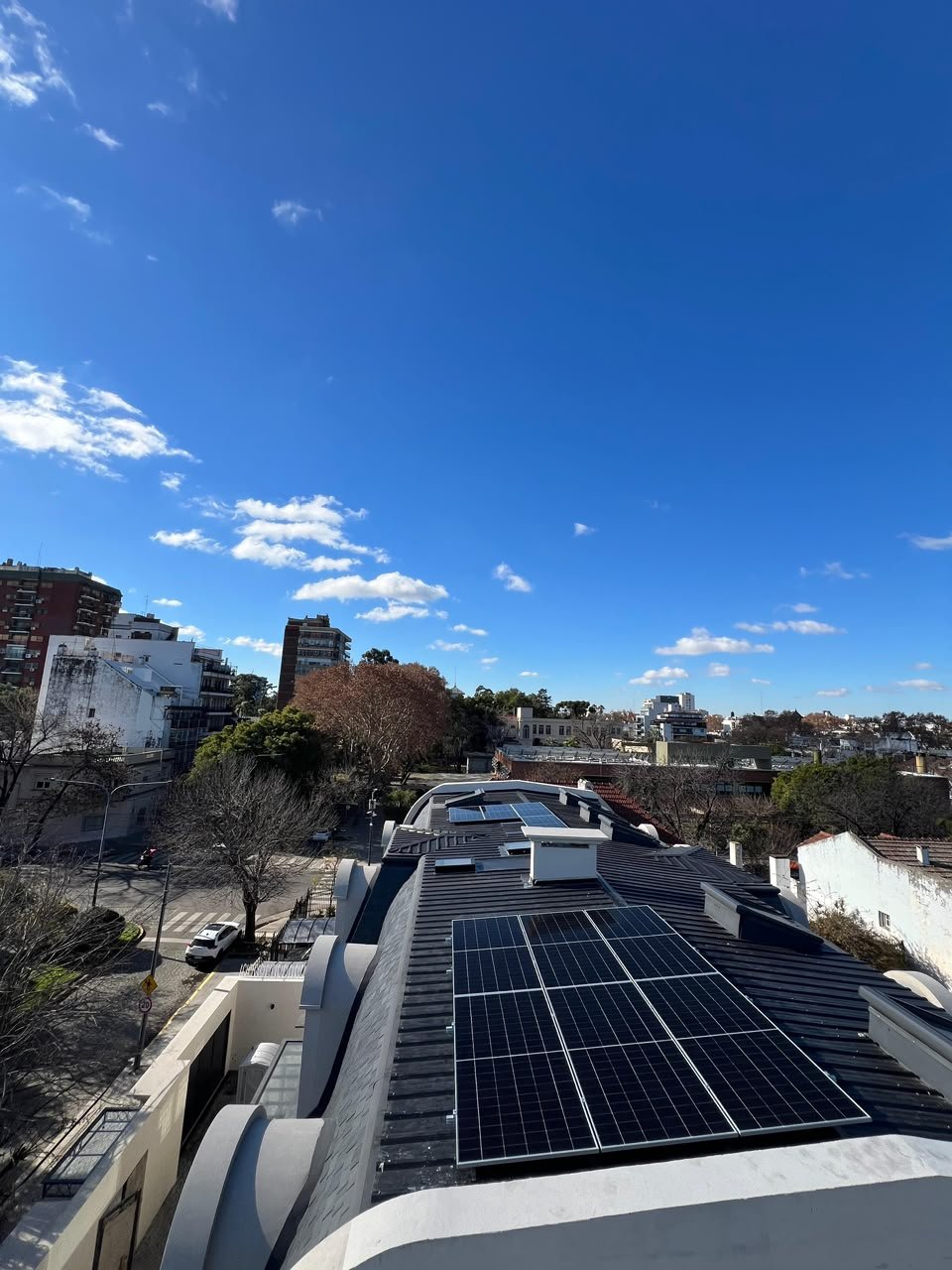 Subsuelos sin Inundaciones: El Sistema de Redundancia Solar Híbrida en Villa Devoto